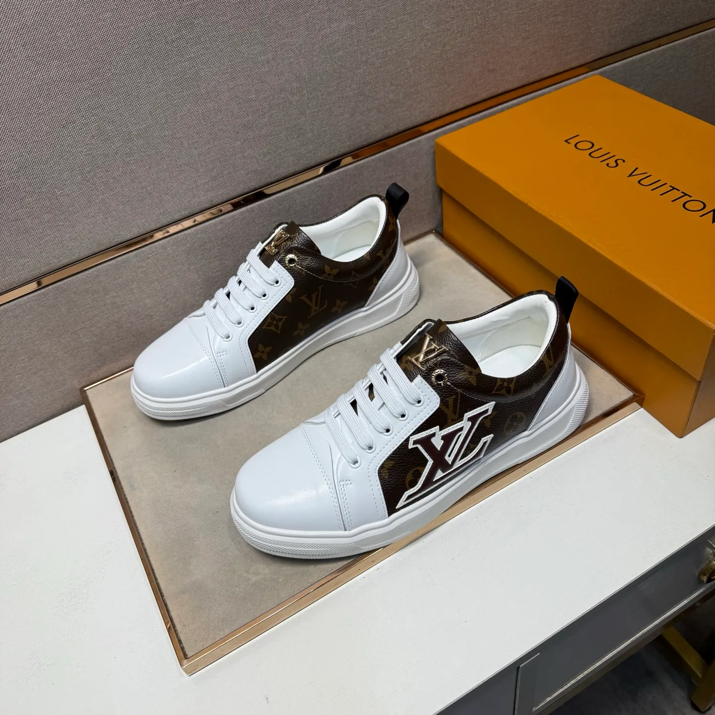 ⬛️Ex-factory price p400 [LV~] Men's casual shoes, 2025z cabinet sales simultaneously 🔶Code number: 38-44#️⃣ 🔷3 colors🔜The upper is made of multi-material splicing ➕Genuine leather lining, comfortable and breathable, sole: original comfortable and wear-resistant outsole, ⚠️real thing📱photographed🎬real thing is better📢📢📢